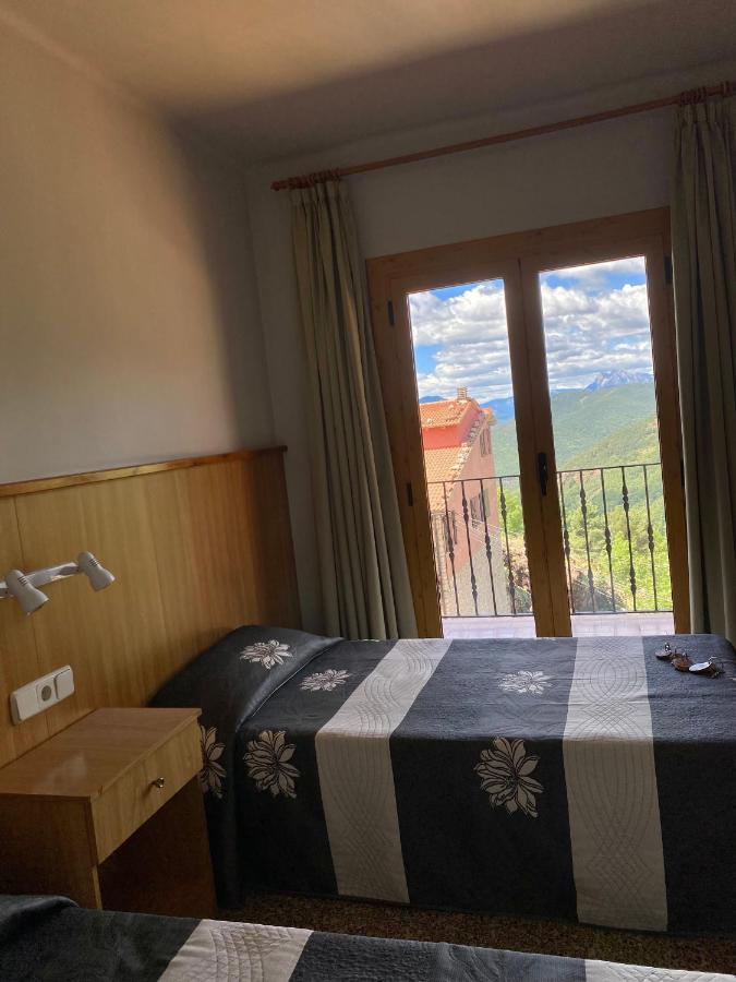 Hostal Alt Llobregat Castellar De N'Hug Eksteriør billede